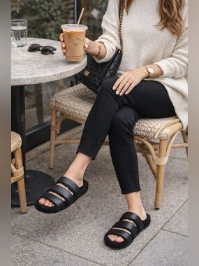 Black fuzzy cozy luxe minimal ROAM Black 3 Strap Faux Leather Sandals Size 6 NWT